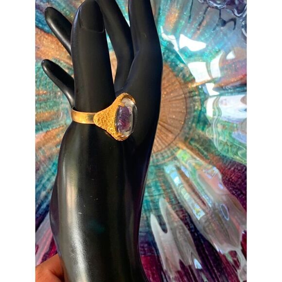 Vintage Gray Oval cabochon set in Hammered Gold Statement ring, Unmarked - Picture 2 of 4